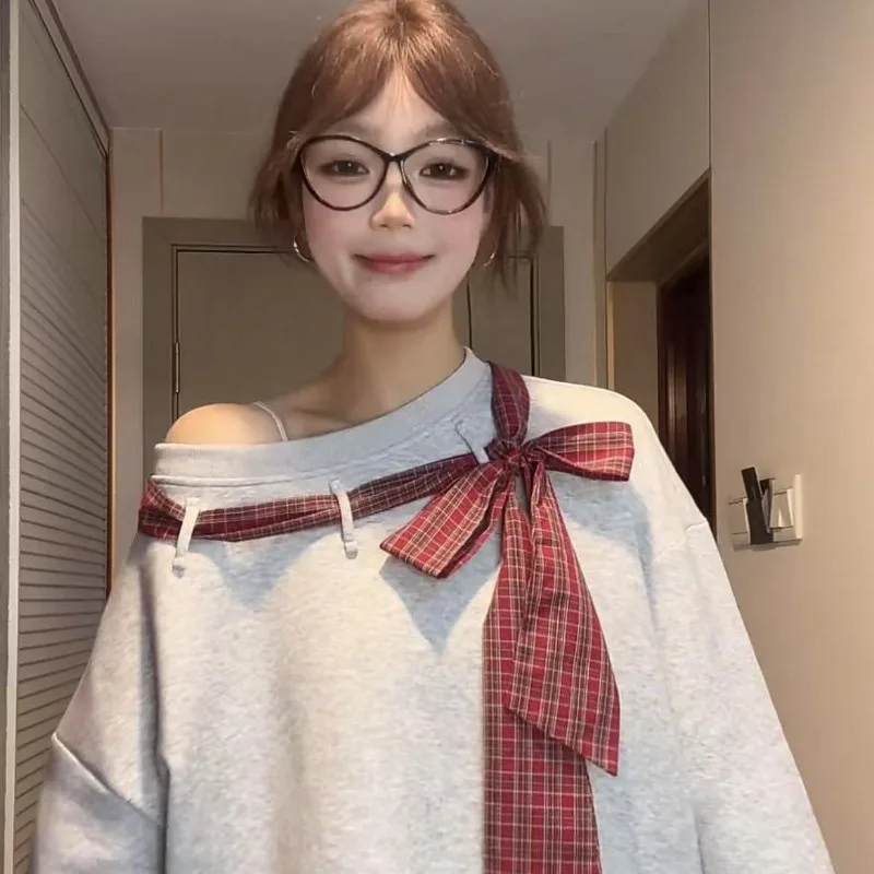 Vendita calda alla moda alla moda, carino, a quadretti, con fiocco legato, spalle scoperte, squisita felpa con cappuccio, vacanze primaverili, due maniche lunghe