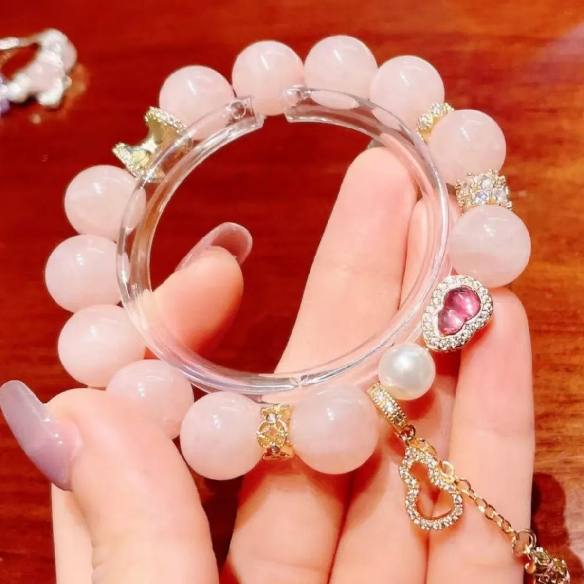

Natural Horse Powder Crystal Bracelet Women's Light Luxury Fashion Bracelet