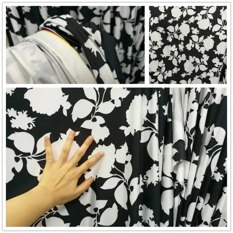 Black-and-white Contrast  Play Through All Sides and The Bottom of Milk Silk Is Printed with Rose Flower Cloth Dress and Long