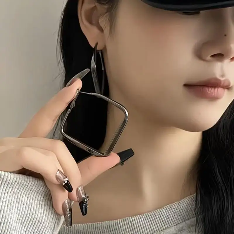 

2024 New Fashion Gunmetal Black Square Circle Silver Needle Earrings Women Trendy Chic Minimalist Design Earring Studs