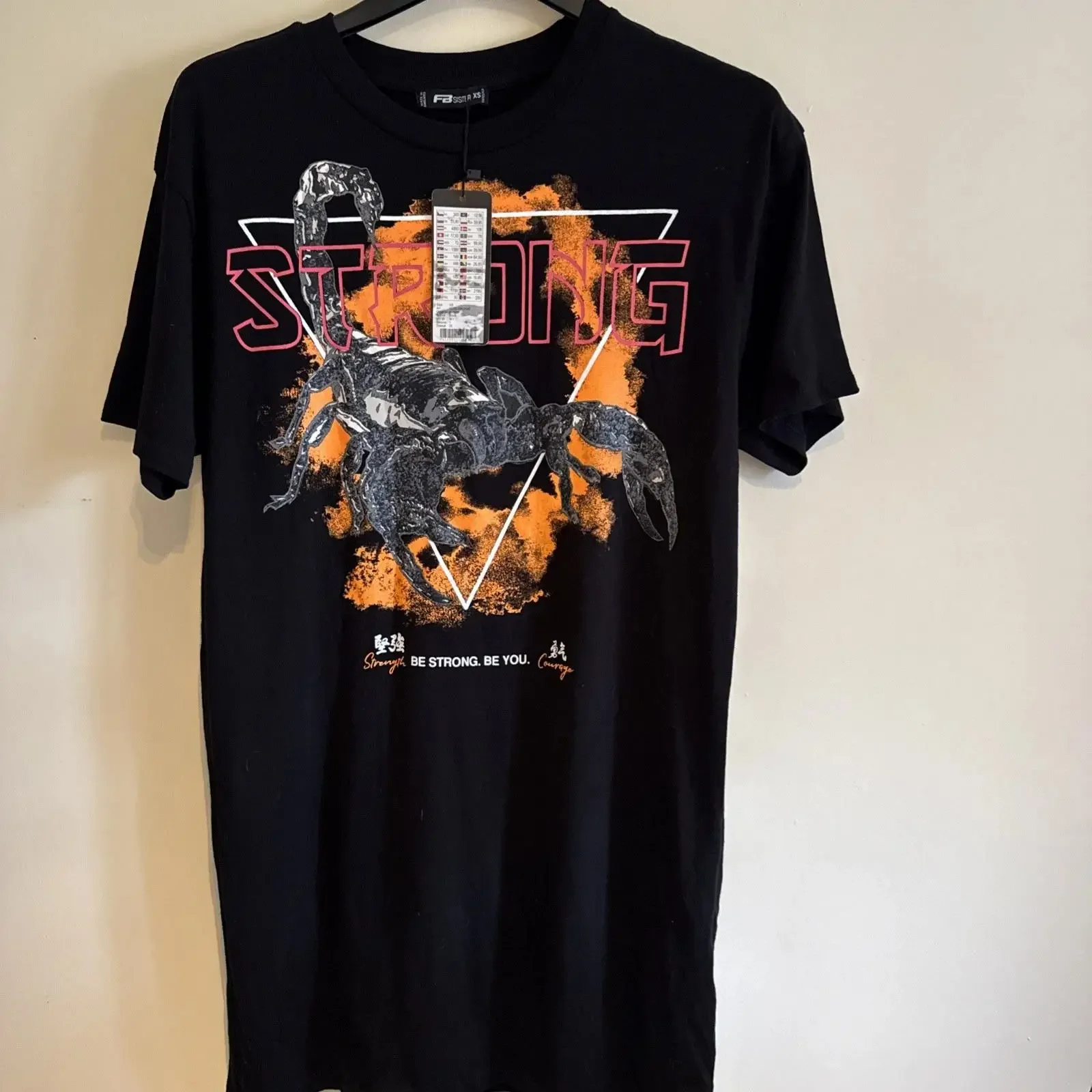 FB Sister Black Scorpion T Shirt STRONG Neon Print Gr XS Neu Mit Etikett vintage Washed Top For Everyday Wear Slightly Unisex