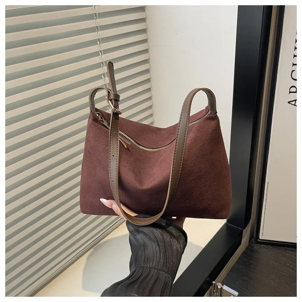 Boston-Stil Schultertasche mit Großer Kapazität, Wildleder, Verstellbarer Riemen, Umhängetasche mit Reißverschluss, Damenhandtasche für Pendler – Detail 10