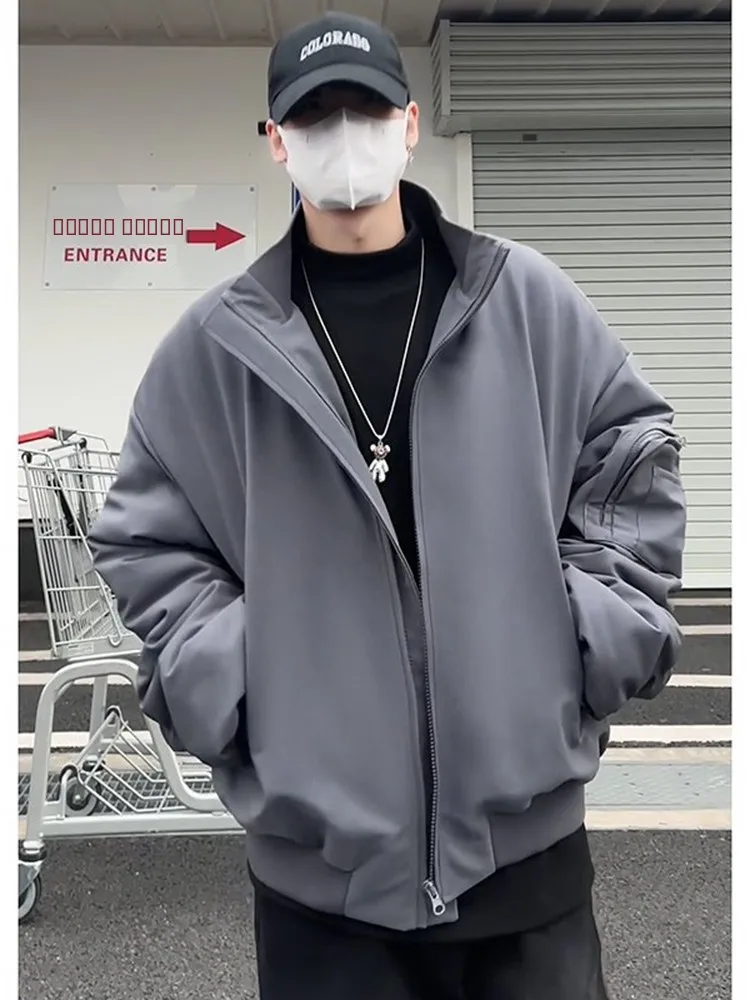 

Утепленная хлопковая куртка-бомбер мужская зимняя теплая с воротником-стойкой в американском стиле, приталенная, молодежная повседневная верхняя одежда с длинными рукавами на молнии