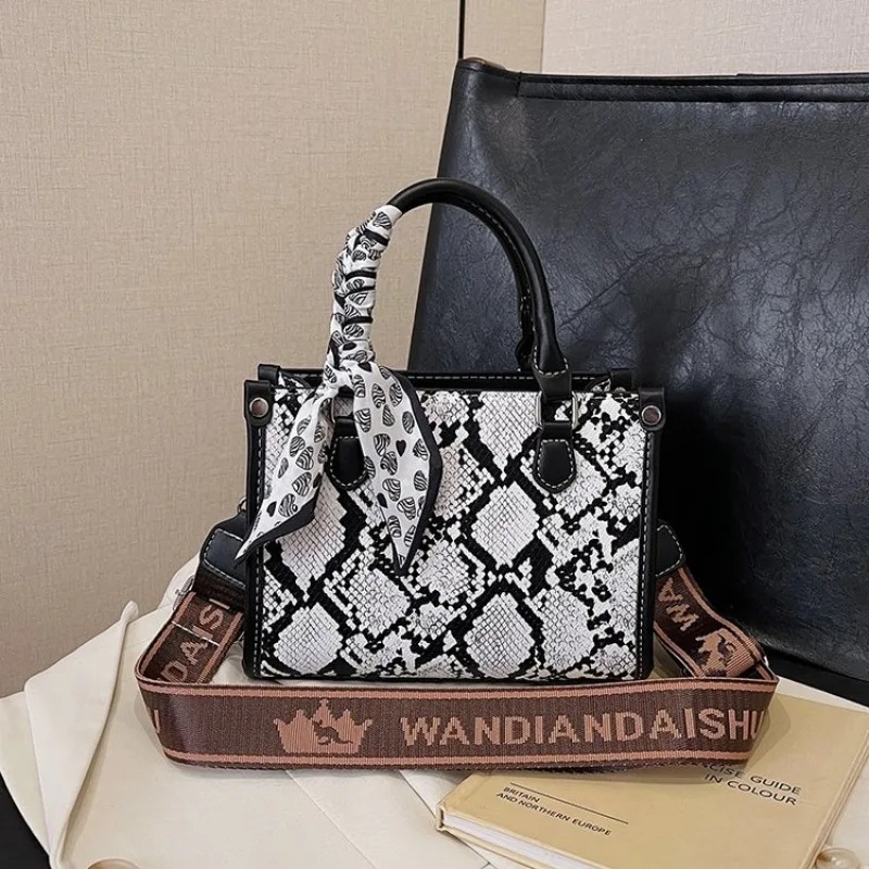 

Luxury Ladies Bag With Plush Faux Fur Accent Trim Underarm Shoulder Bag For Cozy Winter Style And Warmth During Cold Months