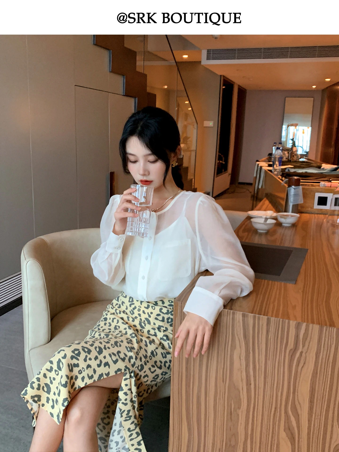 

SRK Vintage Fairy Atmosphere White Shirt with Strap Two-Piece Set Women's round Neck Loose Fit French Style Polyester Fiber