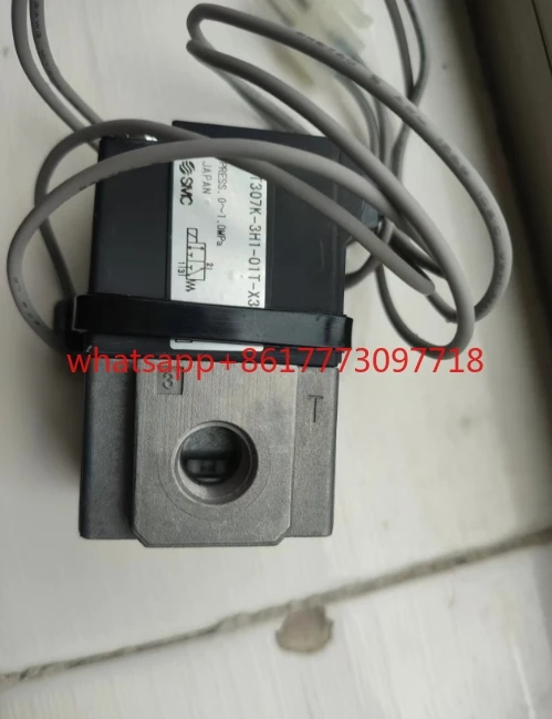 

1pcs machine tool accessories solenoid valve 30-11060, SMC