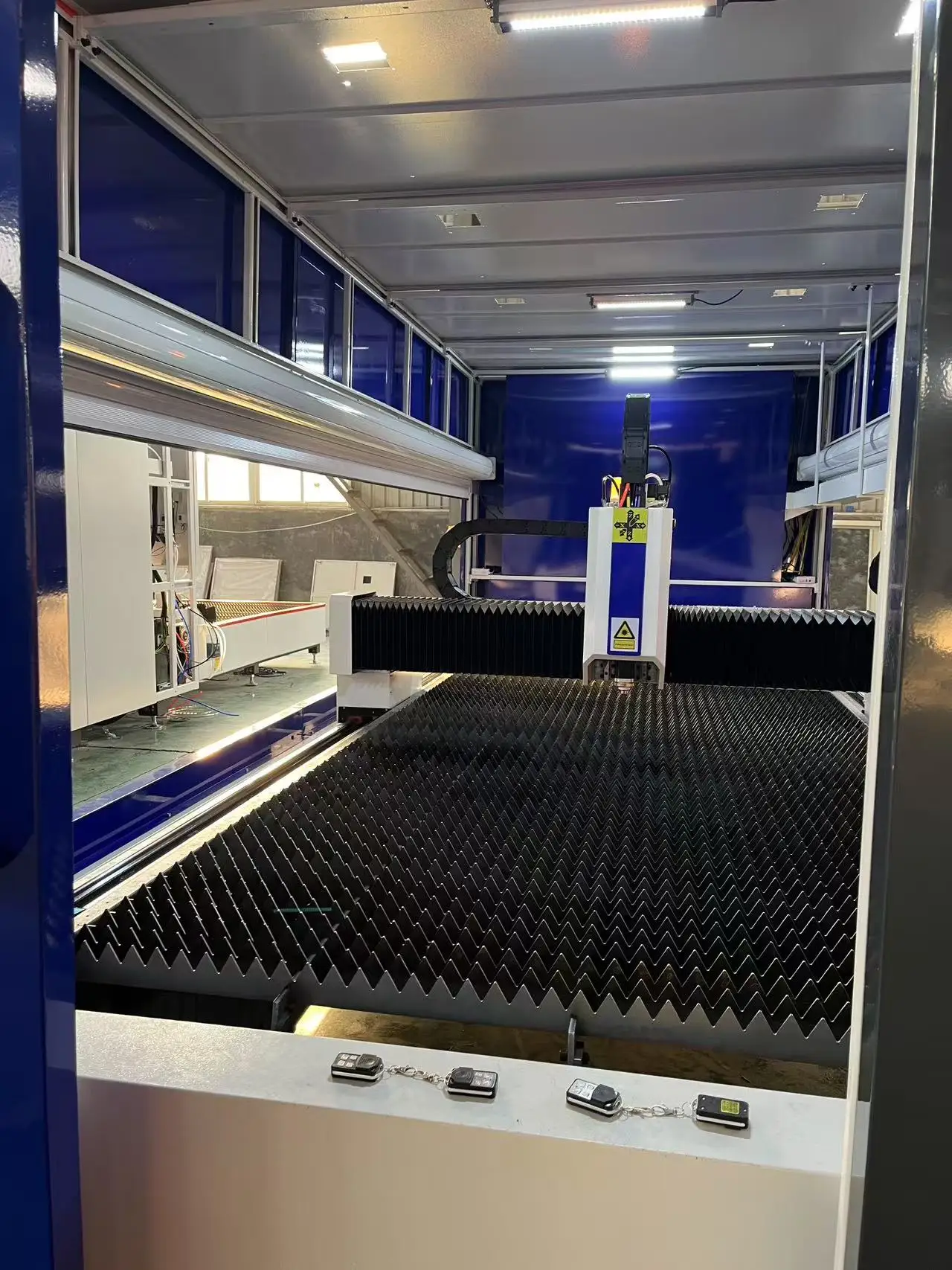 2000W Fiber  Cutting Machine Cnc  Cutting Machine 3015 Portable  Cutting Machine For Metal