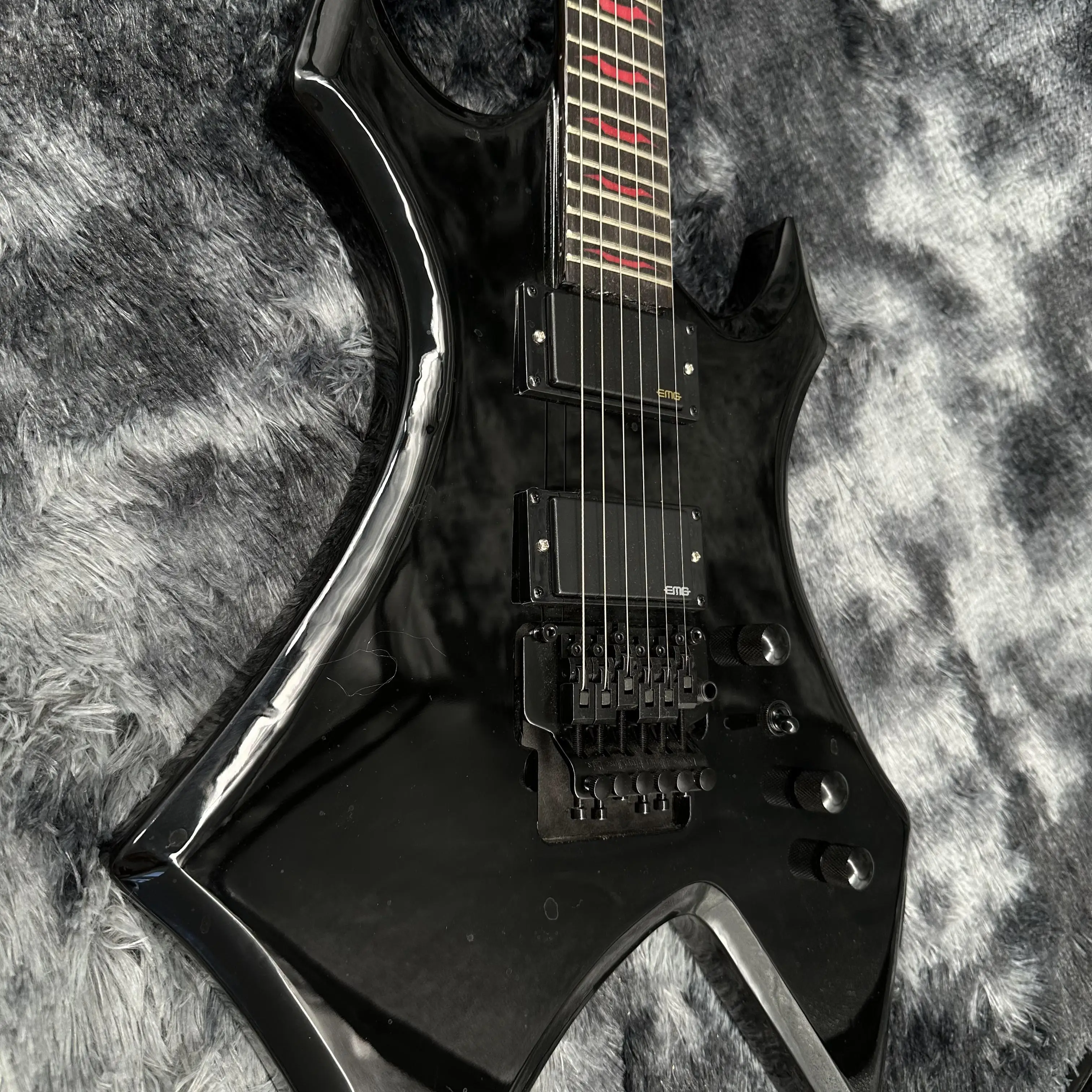 Classic Alien Black Electric Guitar - Sabre Design, Rosewood Fingerboard, Red Bat-Shaped Fretboard Inlays, Dual Pickups, Dual Tremolo System. Heavy Metal, Rock. Fast Shipping, Free Shipping. view 3