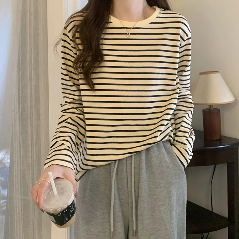 라운드 긴팔 티셔츠 여성 가을 루즈핏 모던 스트라이프 캐주얼 이너탑 TS2909