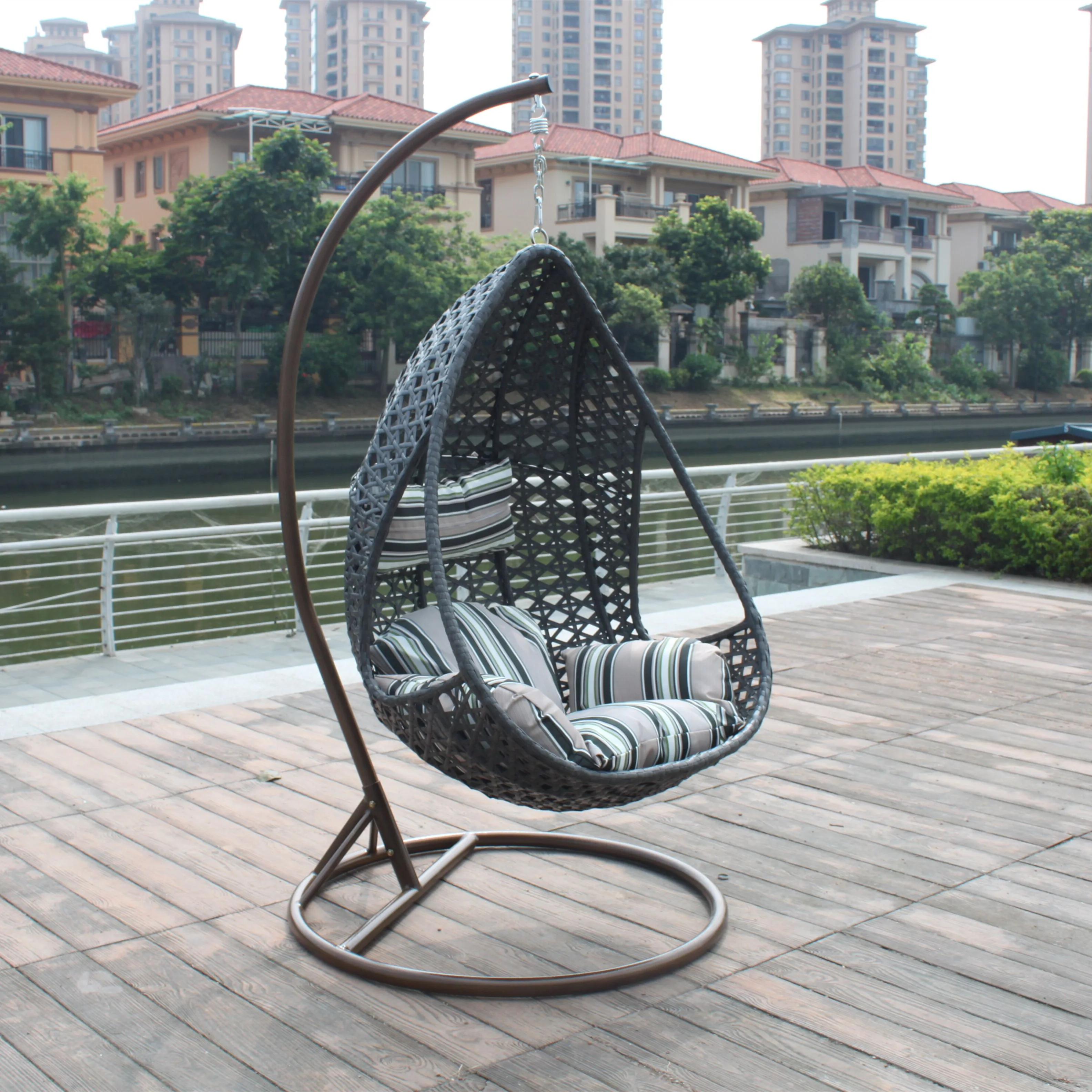 xx-High Quality Swing Chairs Modern Cane Amusement Egg Chair Patio Swings Contemporary PE Rattan Swing Chairs