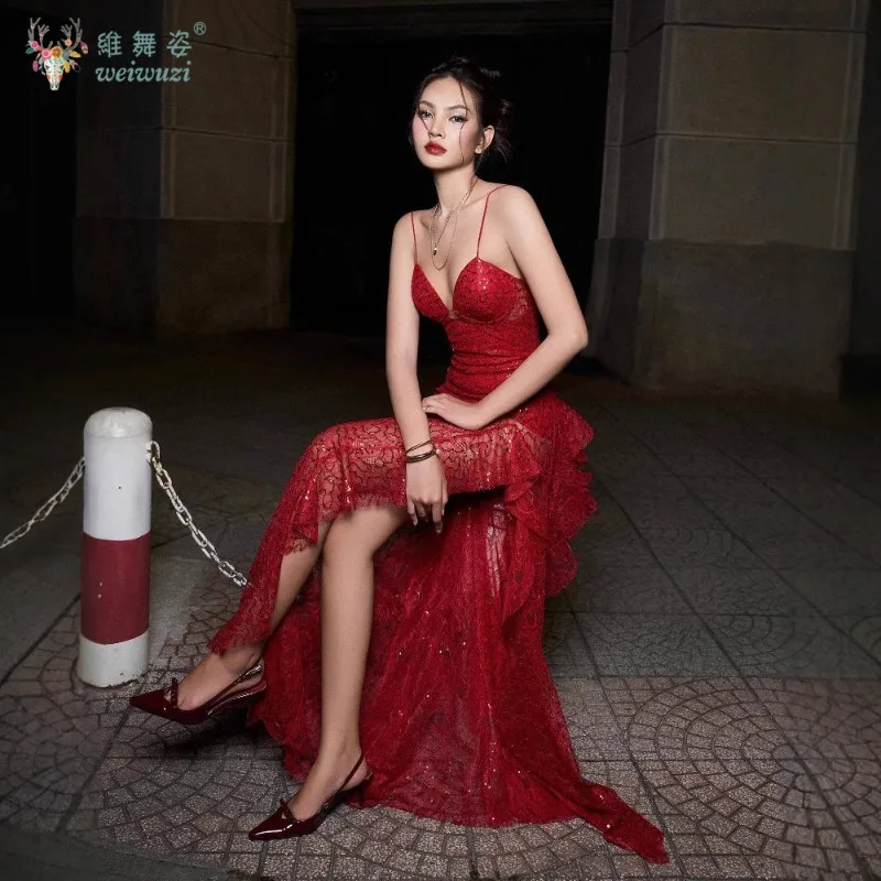 

Модное и сексуальное красное кружевное вечернее платье с тонкими бретелями и глубоким v-образным вырезом, облегающая юбка нестандартной формы, вечернее платье с высоким разрезом