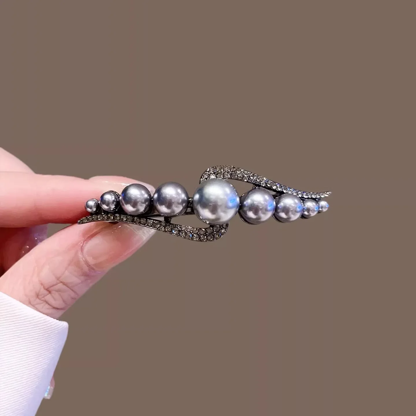 Elegante Schwarze Perlen-Strass Geometrische Federklemme Haarspange für Damen, Halb-Haarschleifen-Clip, Schlichte Haaraccessoires