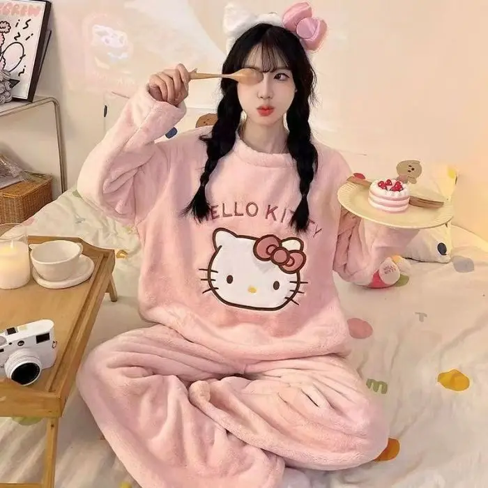 

Зимний теплый пижамный комплект Hello Kitty Kawaii, женский, 2 предмета, из кораллового флиса, с мультяшным принтом Pochacco, с длинными рукавами и брюками, домашняя одежда для девочек