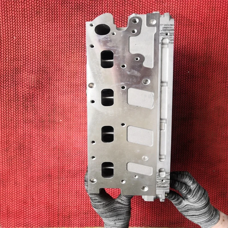 Complete Cylinder Head for Engine Cylinder Head Assembly 908726