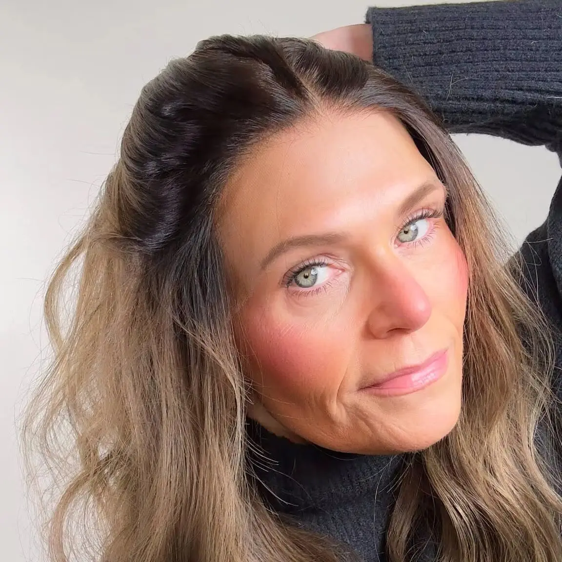 

20-дюймовый темно-коричневый со светлыми полосками HD Парики на шнурке Косплей Парик из синтетических натуральных волос Длинные свободные волнистые волосы Бесклеевой парик