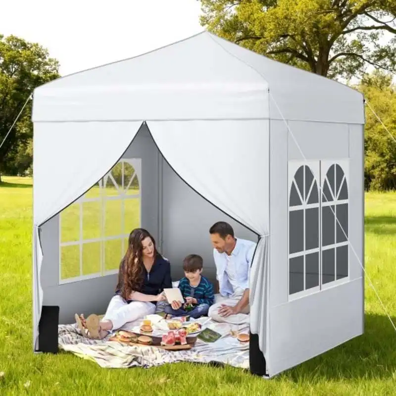 Tente de camping pop-up 6,5 x 6,5 pieds / Tente d'extérieur / Tente de réception. Doté d'un cadre métallique robuste et d'un tissu en polyester durable, il est simple mais élégant, idéal pour les fêtes de camping en plein air et autres événements.