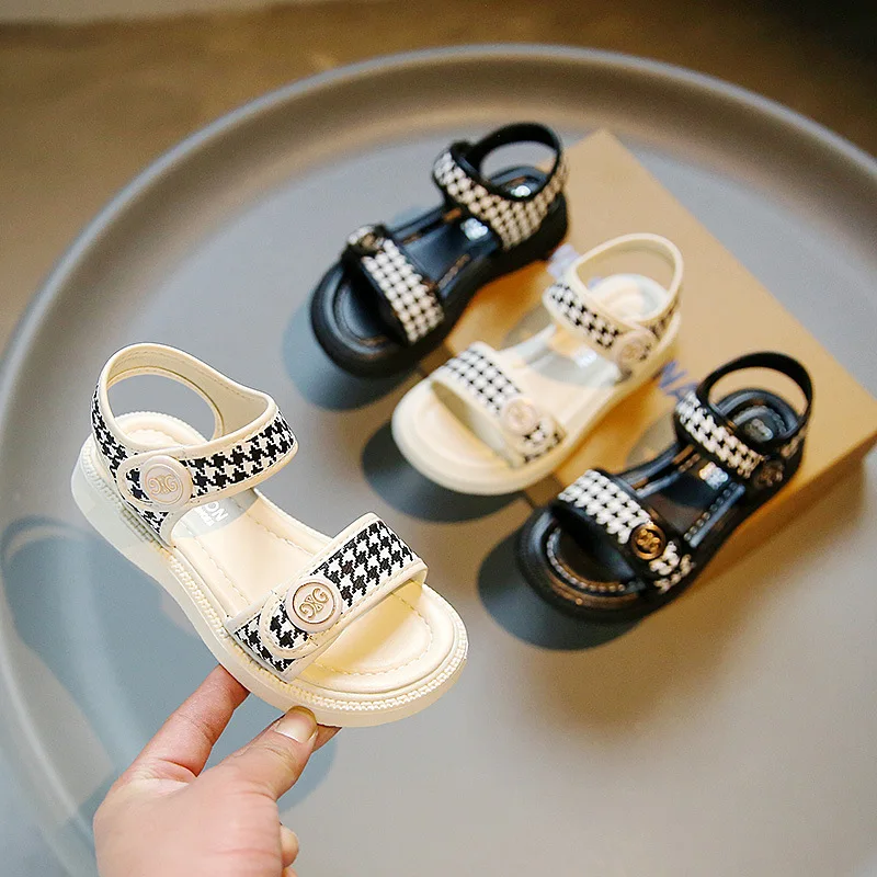 2026 New Summer Girls Princess Sandals Open Toe Soft Sole Casual Shoes with Simple Pattern for Students