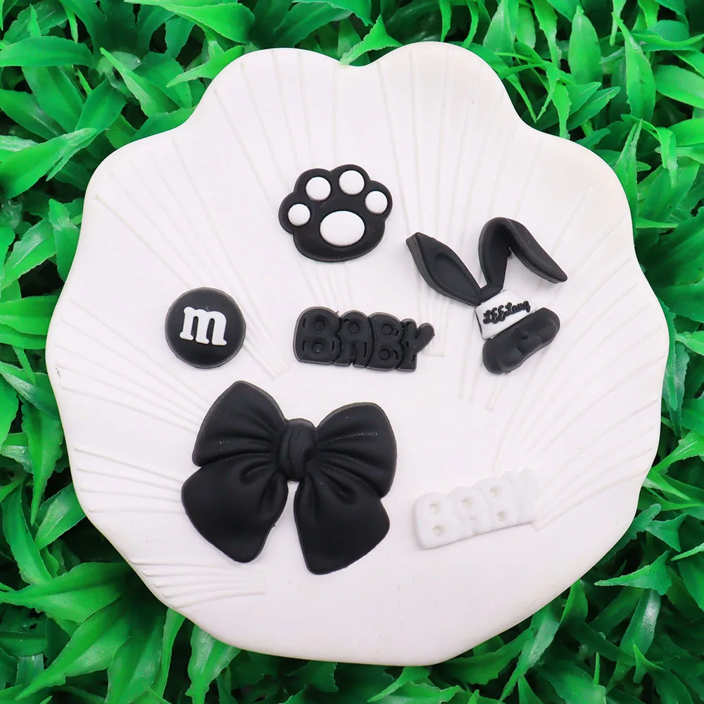 Single Sale 1pcs PVC Shoe Charms Buckle Paw Prints Chocolate Rabbit Bow Sandals Shoes Decoration Fit Wristbands Kids Party Gift