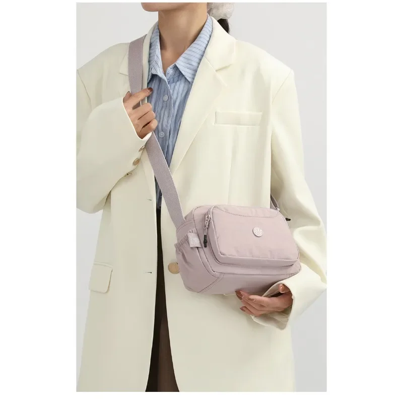 Leichte Nylon-Umhängetasche mit verstellbarem breitem Riemen, mehrschichtige Handtasche, Schultertasche, Messenger-Tasche für Damen im Alltag – Detail 10