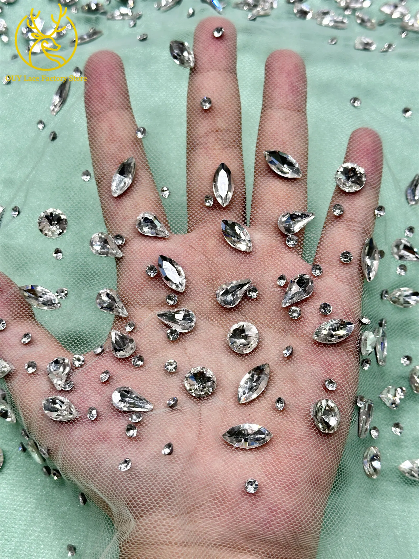 Goldener Luxus-Tüll-Spitzenstoff aus Dubai, hochwertiger nigerianischer afrikanischer Diamant-Tüll-Spitzenstoff für Hochzeitskleidung. – Detail 6