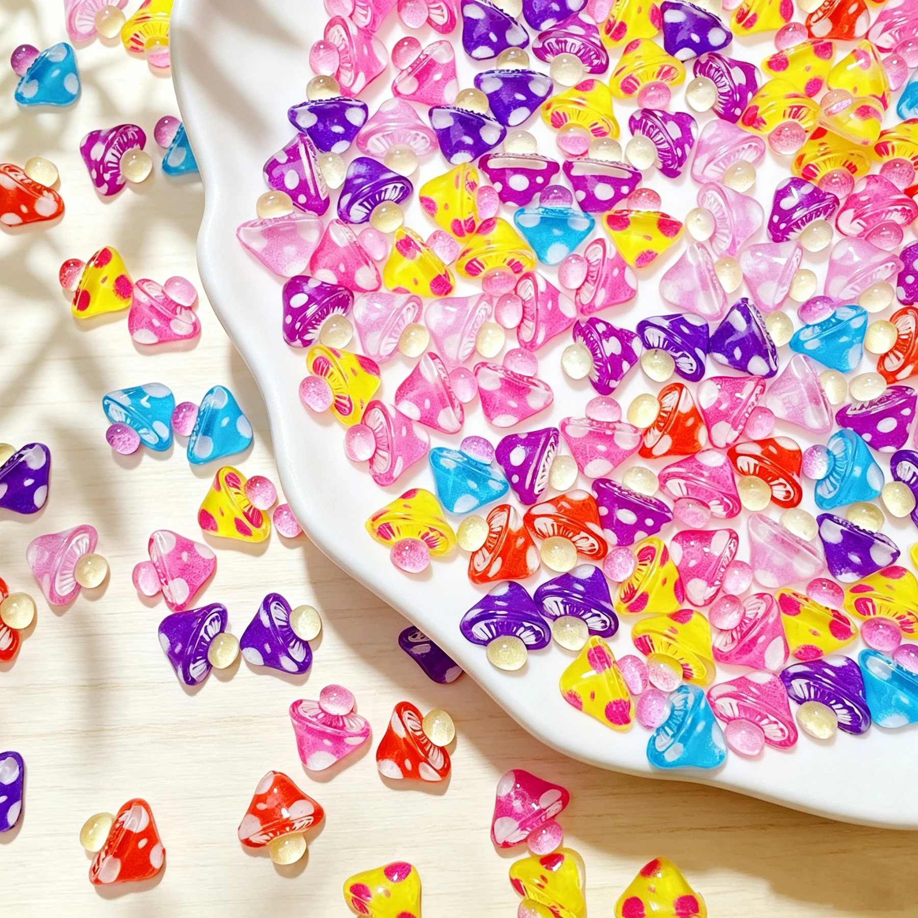 50Pcs Adorable Mushroom Shape Resin Nail Charms Cartoon Mushroom Rhinestone Manicure Accessories DIY Crafts for Nail Decoration