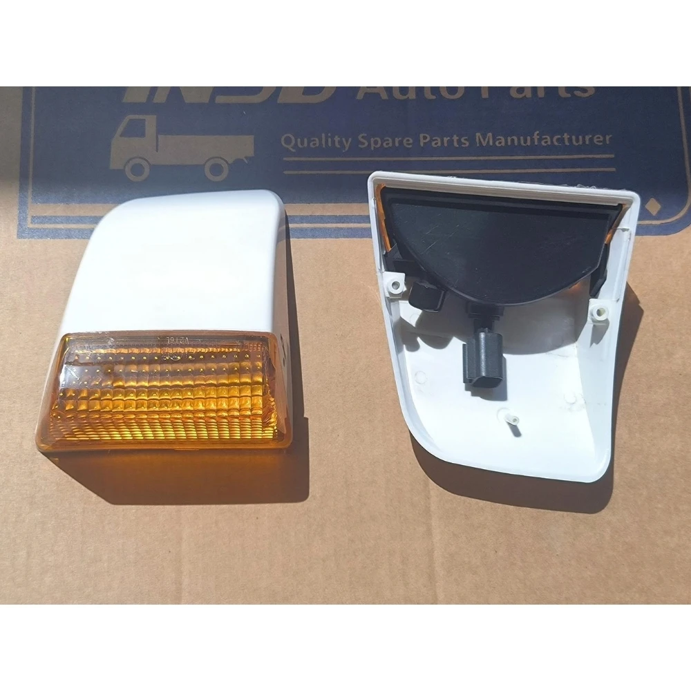 INSB 1 Pcs Corner Lamp Assembly White for VOLVO FH12 (2002-2008) Vers.2 Truck