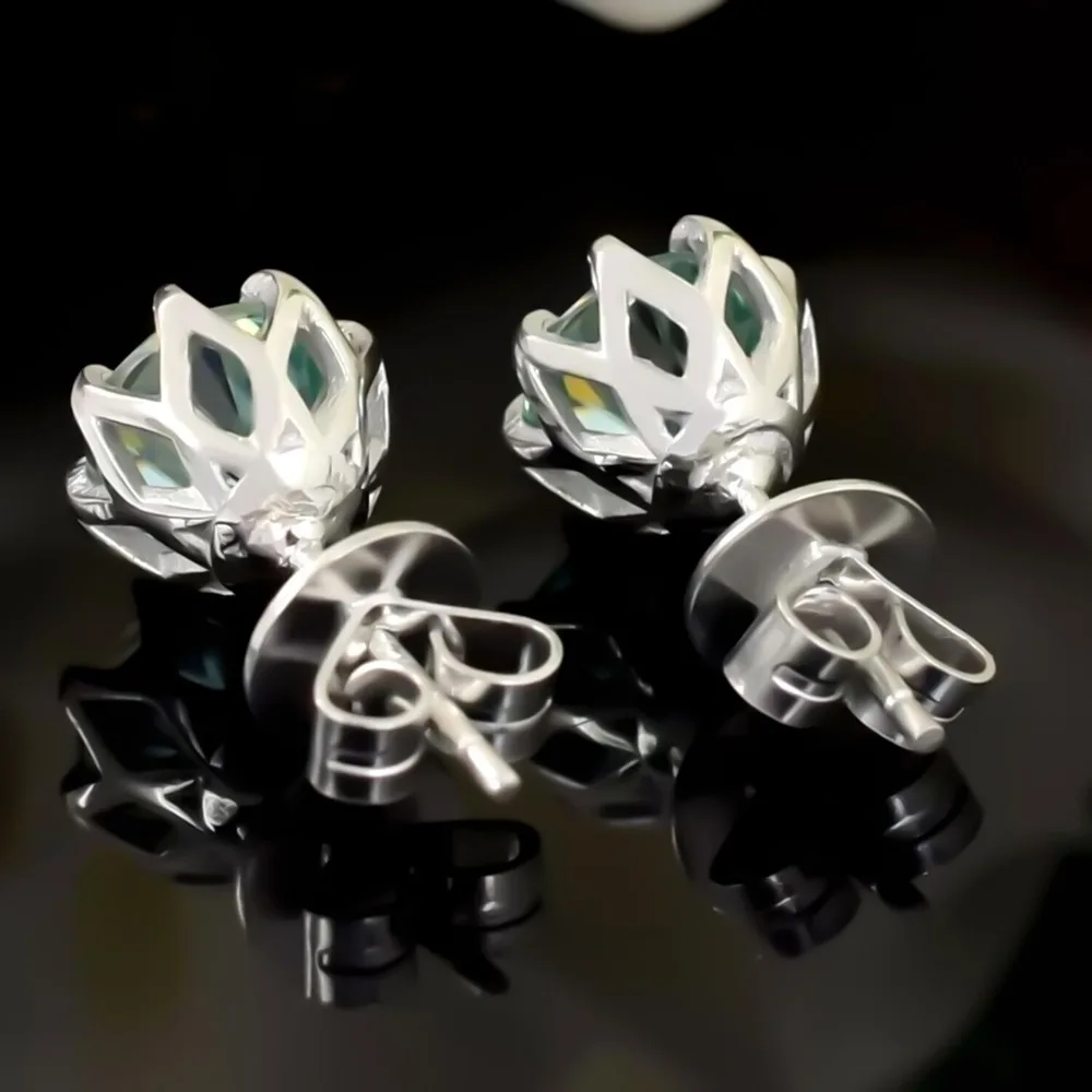 925 silver earrings, set with 2 carat moissanite. Comes with a certificate. Ideal as a gift for lovers, holidays, birthdays, or