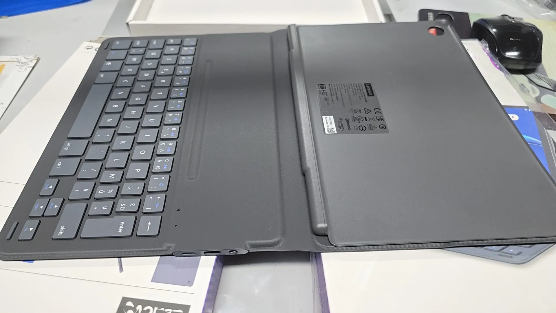 New Portable Bluetooth Keyboard KB-X0256 Ideal Typing Tool for Lenovo K10 Tablet Keyboard with backplane bracket
