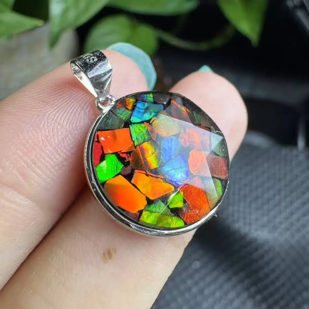

Unit One Piece 925 Silver Inlay With Customzied Cost Natural Ammolite Crystal Healing Circular Stone Pendant For Gift