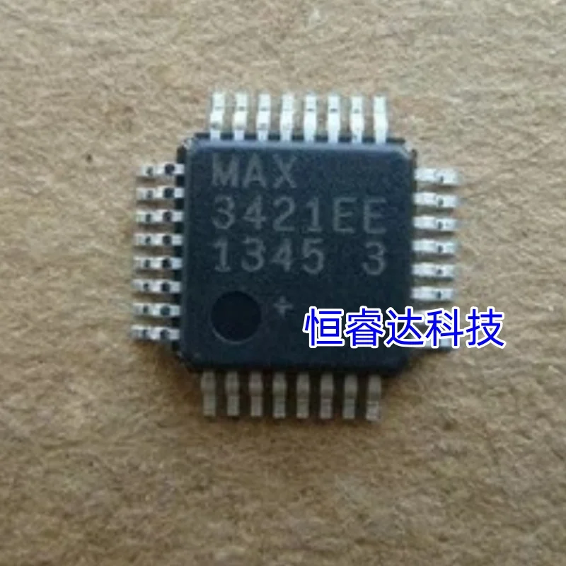 1Pcs/Lot MAX3421EEHJ MAX3421 Silkscreen 3421EE Package QFP32 USB interface controller chip