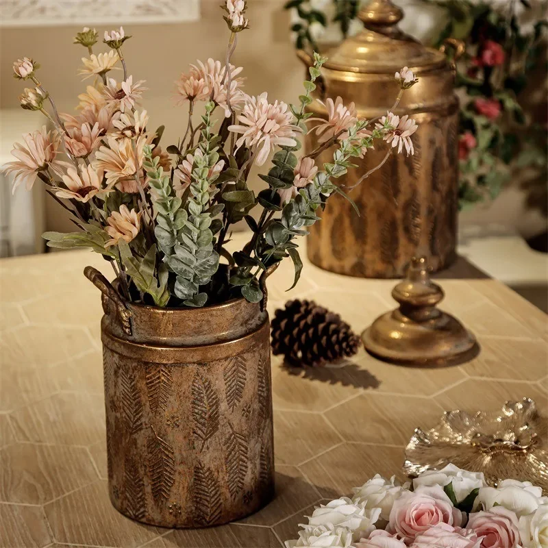 Vintage Vase Decorative Iron Vases Luxury Aesthetic Flower Bottles Minimalist Elegant Flower Bottle with Lid Table Decoration