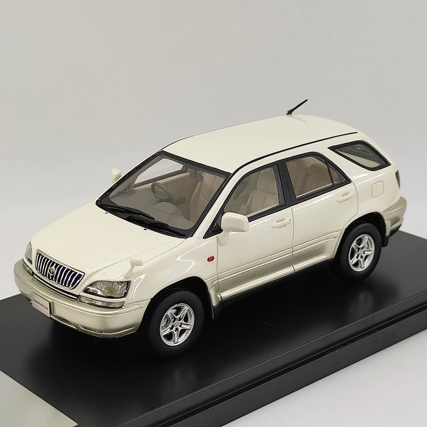 عيب مرحبا ستوري 1/43 مقياس تويوتا أسد البحر 3.0 الدفع الرباعي G عدة 1997 الراتنج نموذج سيارة تحصيل لعبة هدية تذكارية العرض #3