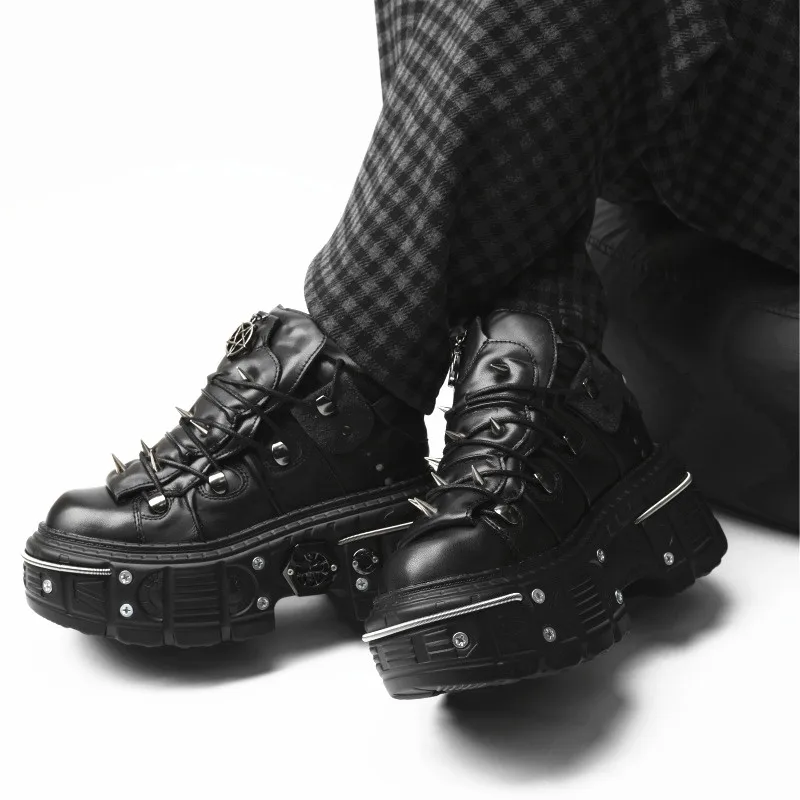

Spike Rivets Punk Women Shoes Metal Decor Combat Platform Sneakers For Girls New Gothic Black Shoes Men's Casual Flat Sneakers