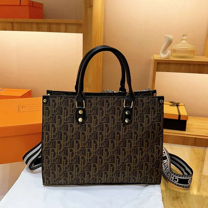 Durable Maillard Style Shoulder Bag Practical Travel Commuting Trendy Presbyopic Printing Exquisite Stylish