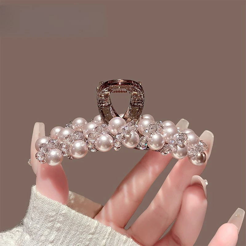 

Роскошная заколка для волос с кристаллами и жемчугом для женщин: очаровательный аксессуар с жемчужными акцентами, модный и стильный, изящный новый головной убор для повседневных и неформальных образов