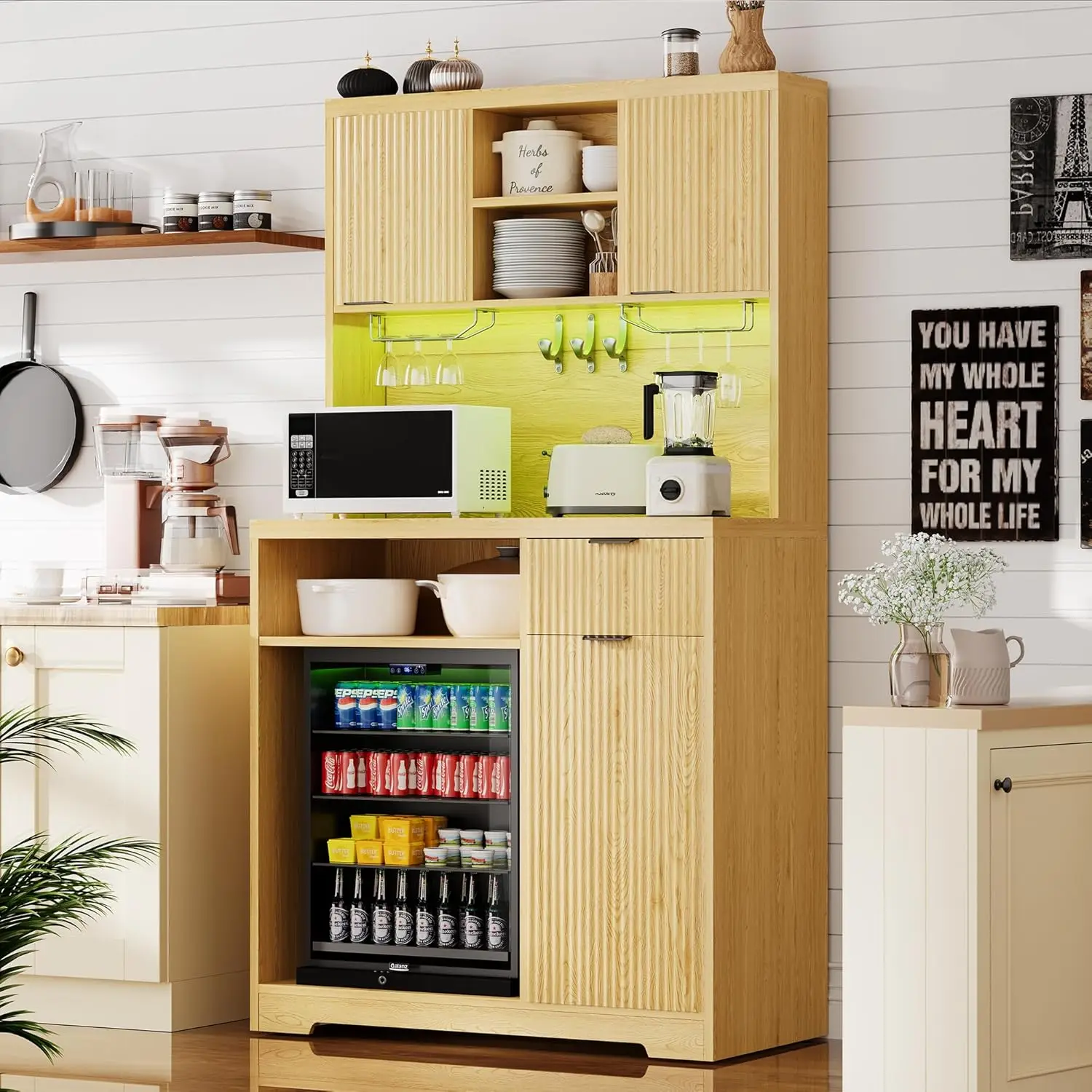 Armário de Café com Mini Geladeira, Armário de Madeira de 72 Polegadas de Altura com Mini Geladeira e Armazenamento, Luz RGB, Suporte para Copos, Personalizável