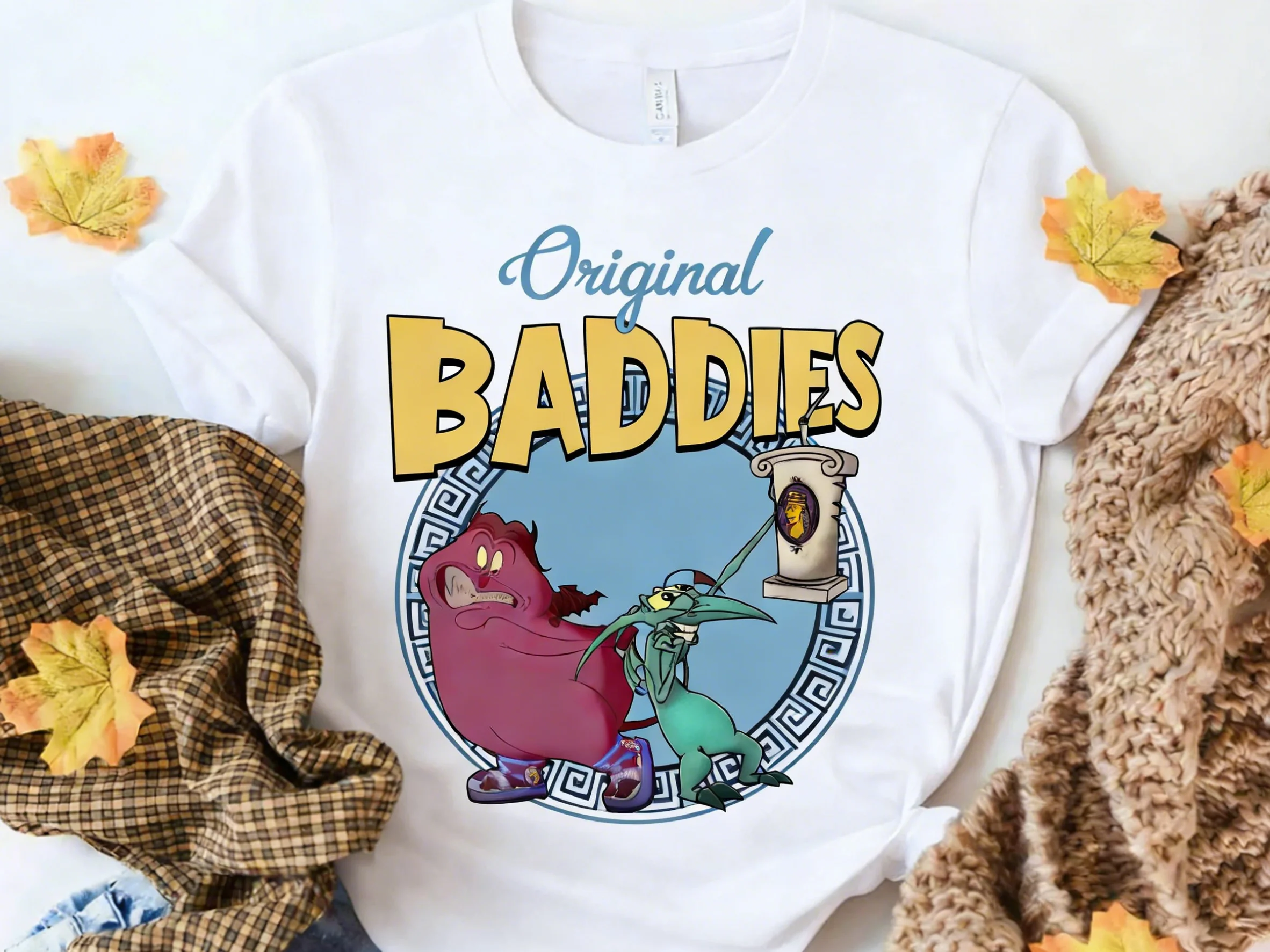 Las camisetas originales de los villanos Paine y Paine en la nueva versión de 2026 de La Sirenita, así como de Disney