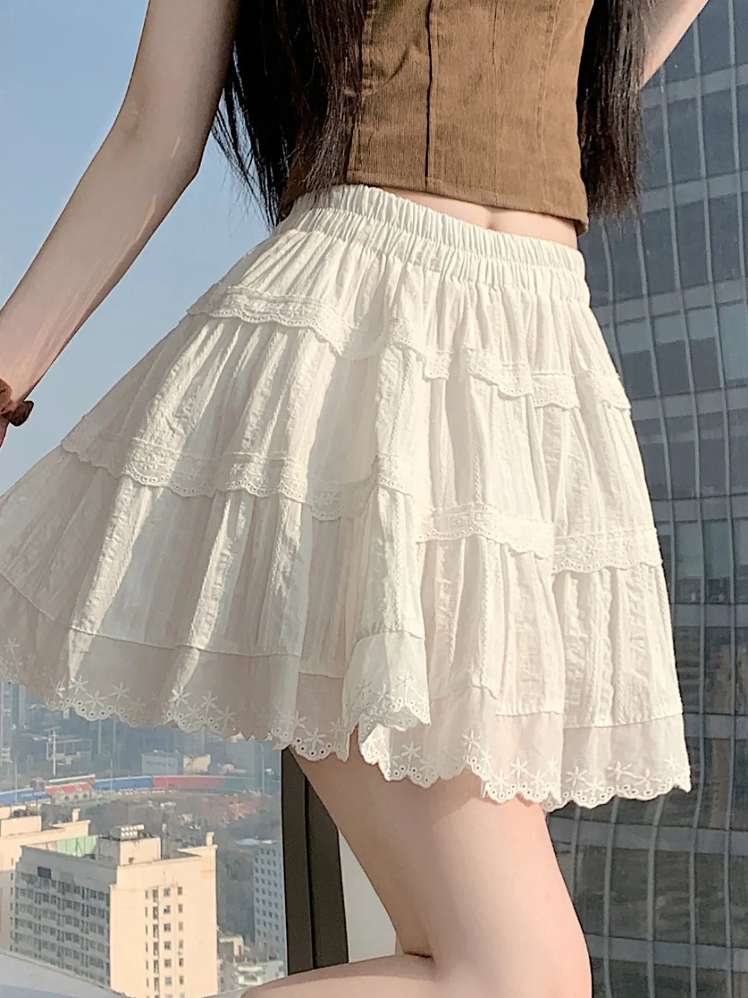 

Белая юбка А-силуэта с вышивкой, рюшами и пэчворком, с высокой талией, эластичная, женская, летняя, новый стиль, мягкая, удобная, не мнется...