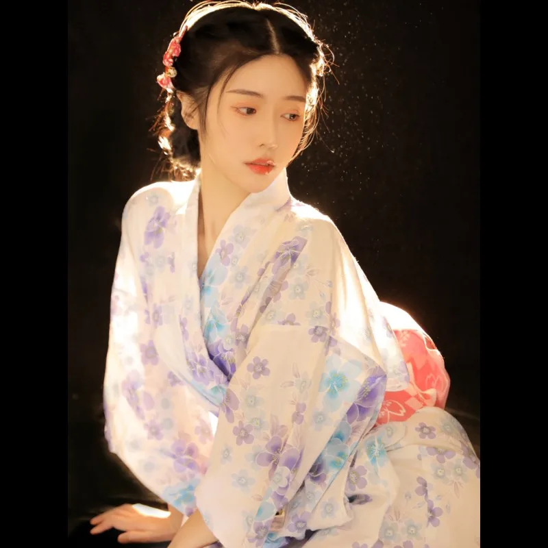 

Фотосессия в японском стиле: кимоно, традиционная женская одежда, переосмысленная в стиле юката, винтажный образ богини