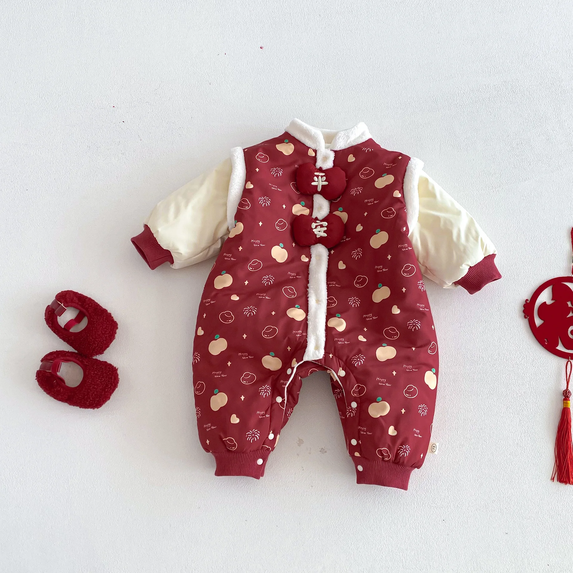 ملابس أطفال احتفالية للعام الجديد 2025 ملابس شتوية جديدة للأطفال على الطراز الصيني ملابس مخملية محظورة ملونة لحديثي الولادة