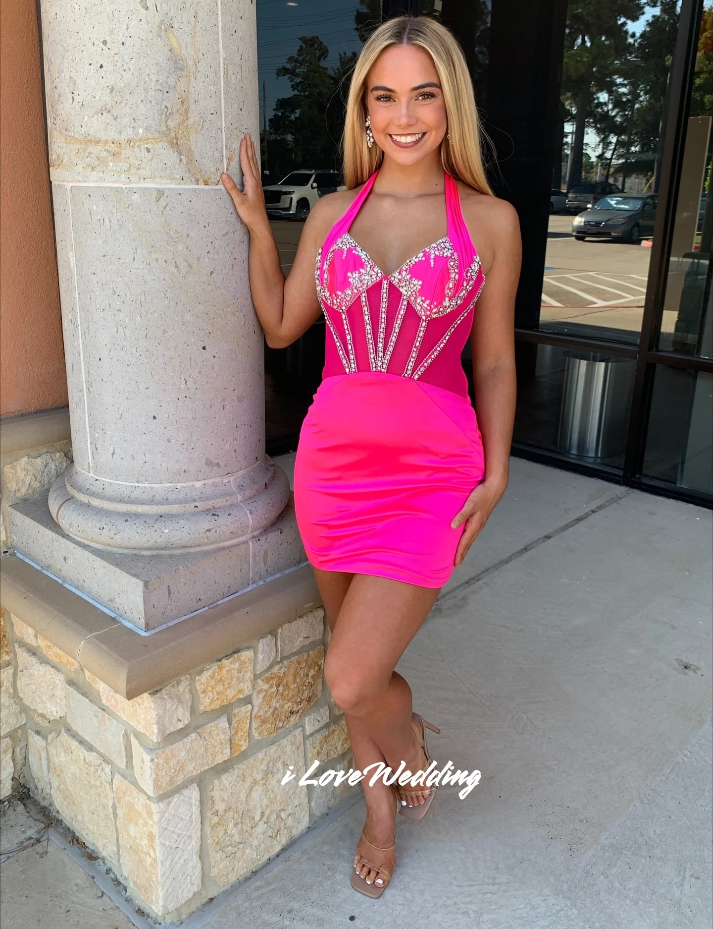 Minifalda rosa con cuello Halter, vestidos de fiesta con cuello en V, sin mangas, con cuentas, vestidos de cumpleaños, vestidos modernos de fiesta personalizados