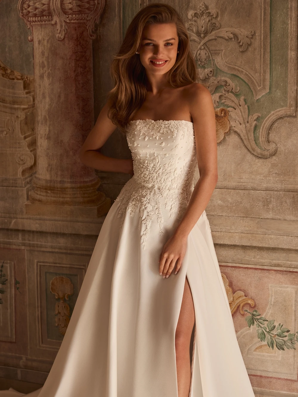 Sparkling Strapless Beaded A-line Long Wedding Dress Sexy High Slit Backless Bridal Gown Customized Graceful Dresses For Bride