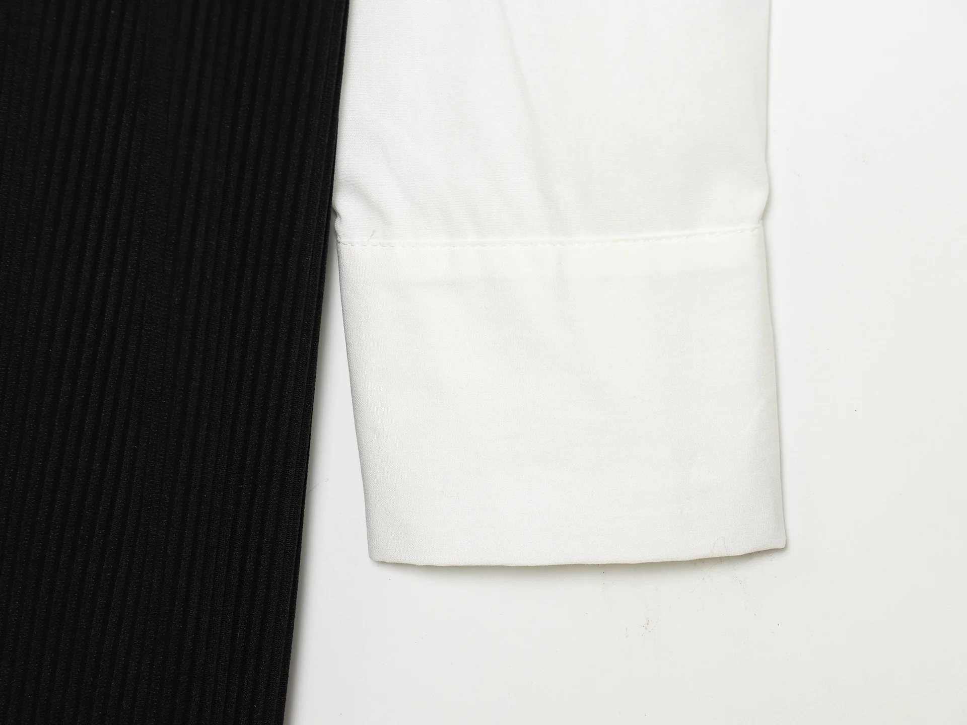 Sukienka z dzianiny imitująca dwuczęściowy komplet, damska, biała koszula z długim rękawem, dekolt w serek, prążkowana, wkładana przez głowę, mini sukienki, eleganckie stylizacje w stylu preppy, 2026