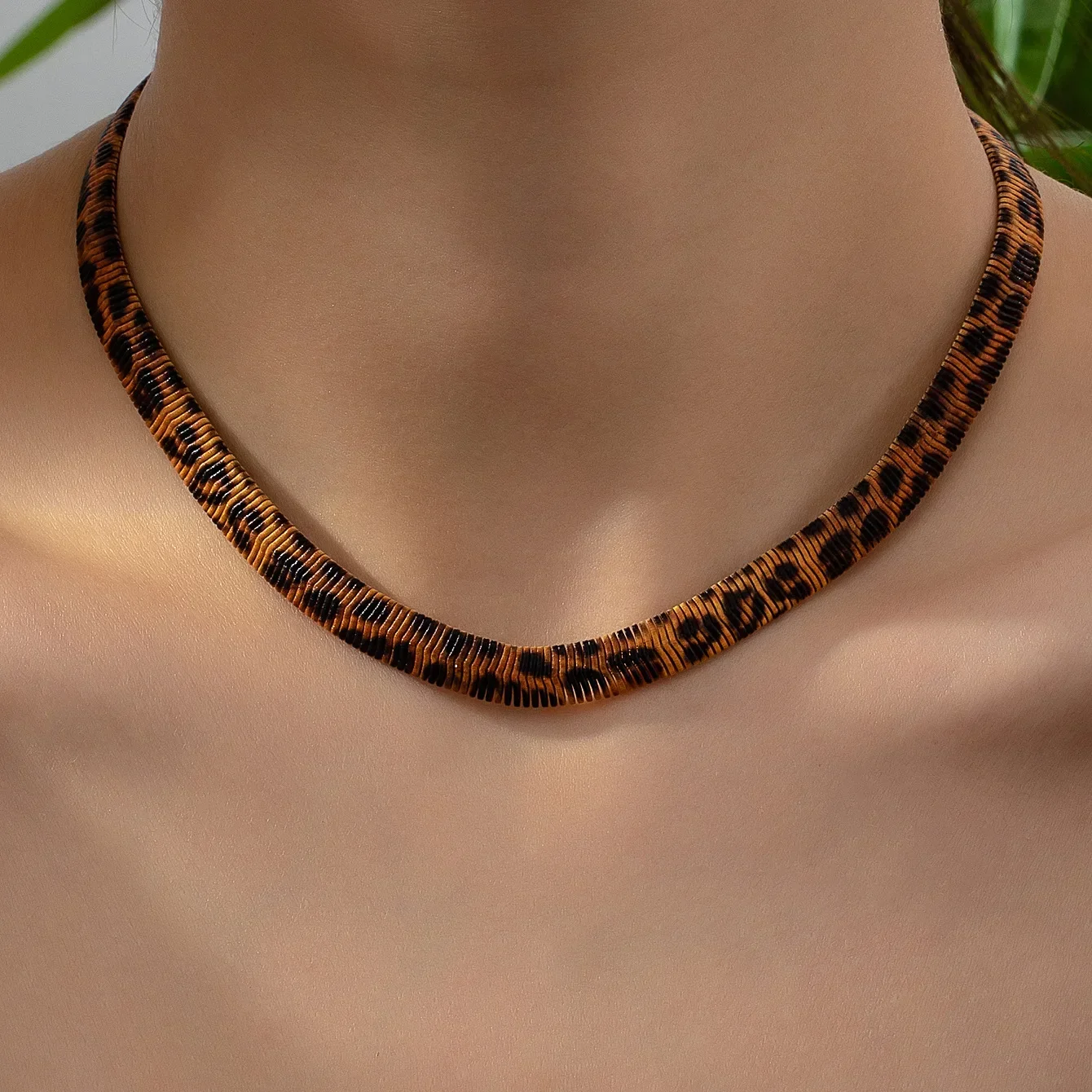 Exaggerated Retro Luxury Fashion Necklace Temperament Leopard Print Necklace for Women Fashion Jewelry Accessory