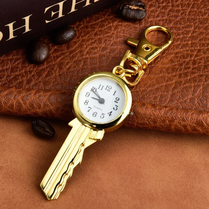 LLavero de bolsillo de reloj único para hombres y mujeres, llavero colgante, Relojes Vintage, anillo de Clip, cadena de cuarzo esculpida, regalos colgantes