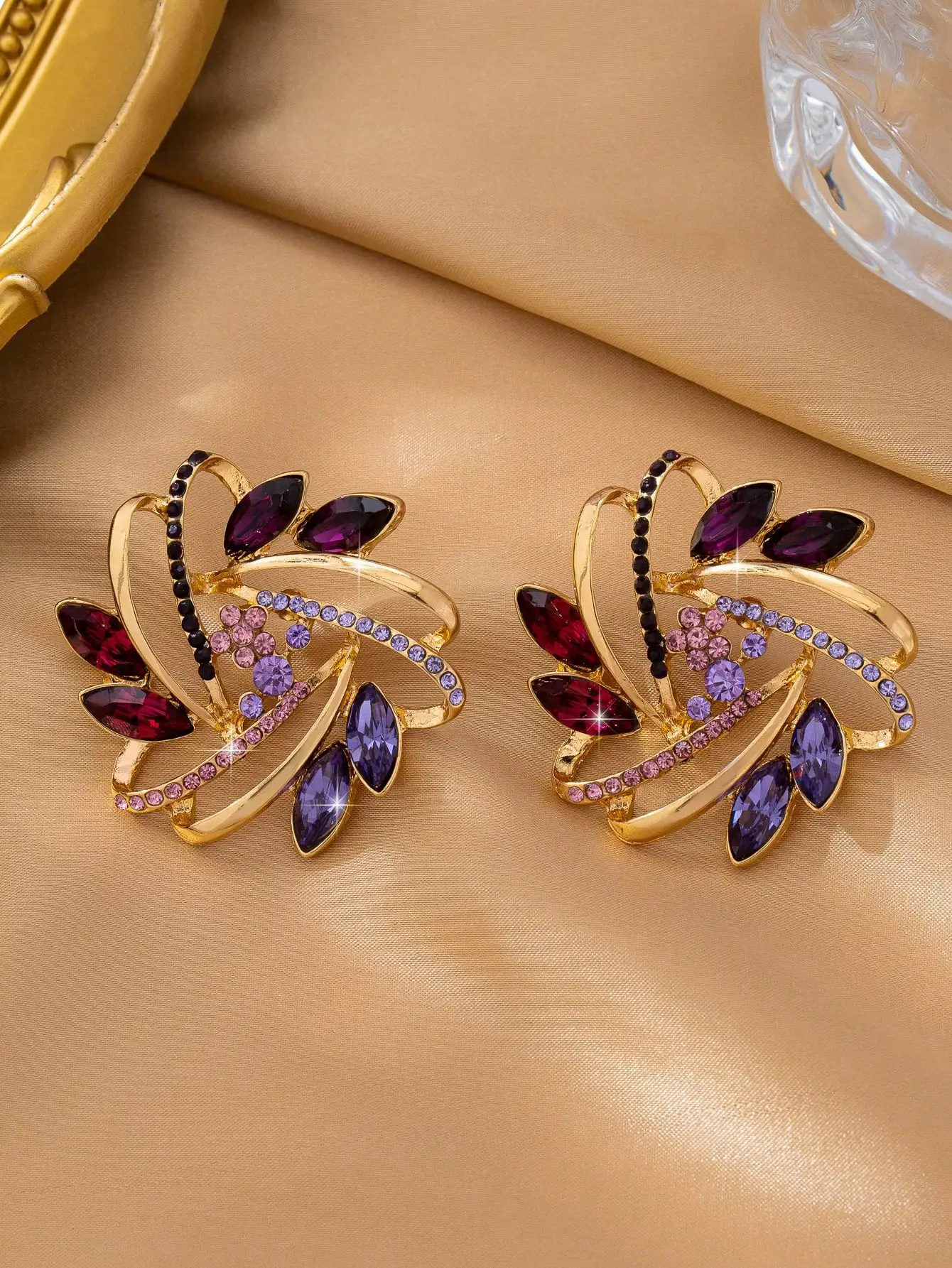 A Pair of Sexy, Exaggerated, Casual, Sparkling Diamond, Fashionable, Unique, and Versatile Women's Earrings