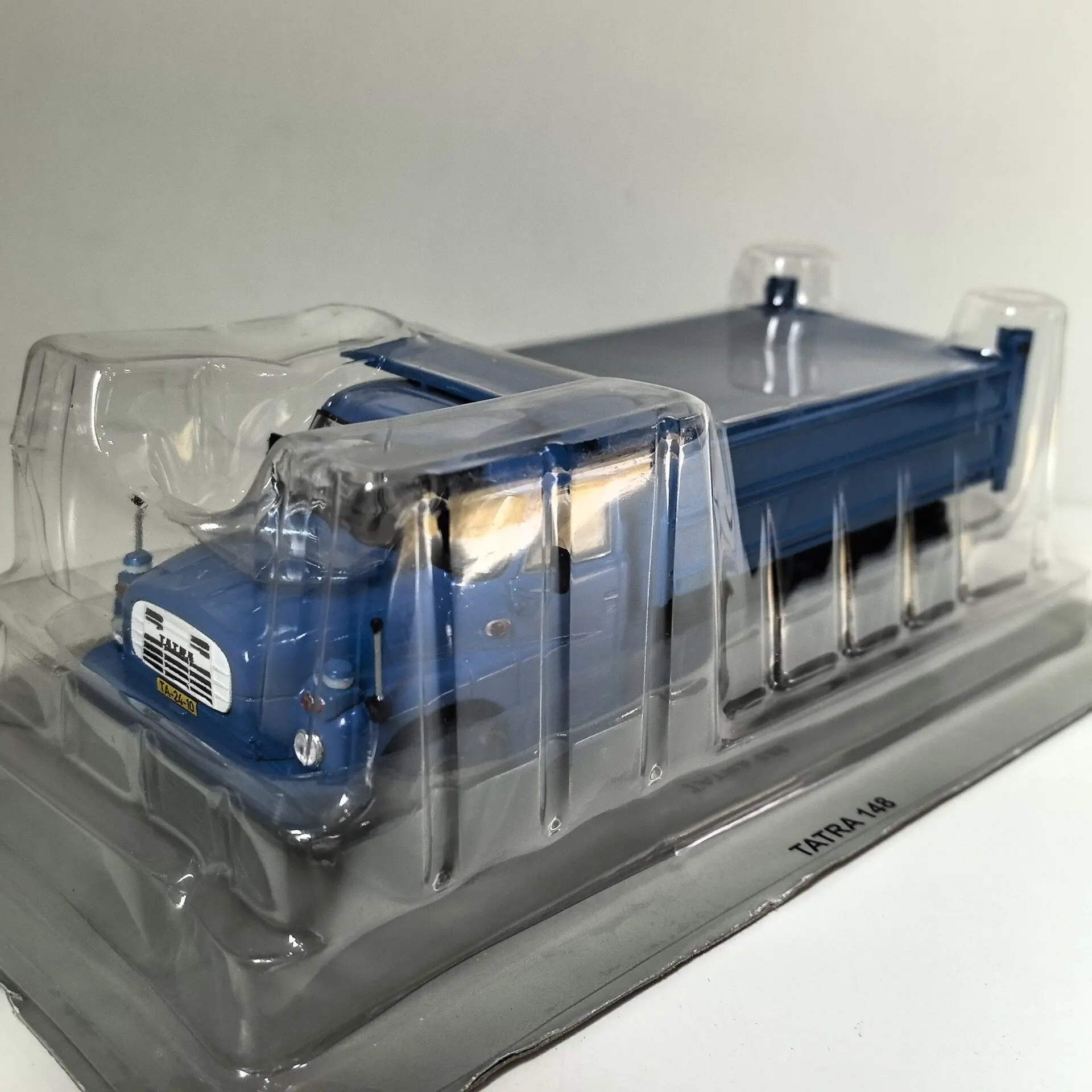 

Diecast IXO 1/43 Scale TATRA 148 Truck Model Front Alloy Carriage Plastic V6 Alloy Car Model