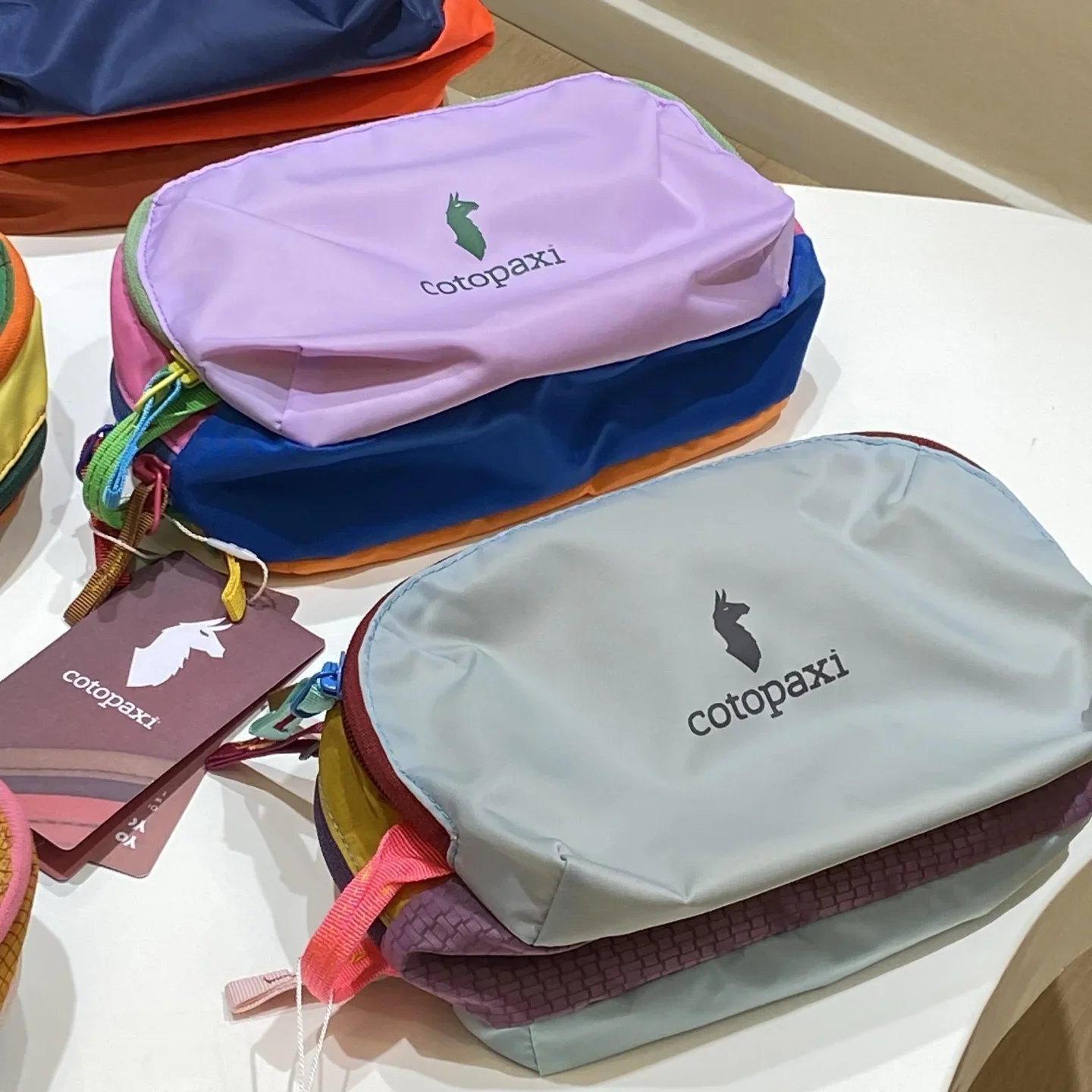 حقيبة خصر للسفر من النايلون المقاوم للماء بسعة كبيرة 4 لتر من الألبكة - حقيبة مستحضرات تجميل رياضية ذات كتلة ألوان للمشي لمسافات طويلة واللياقة البدنية