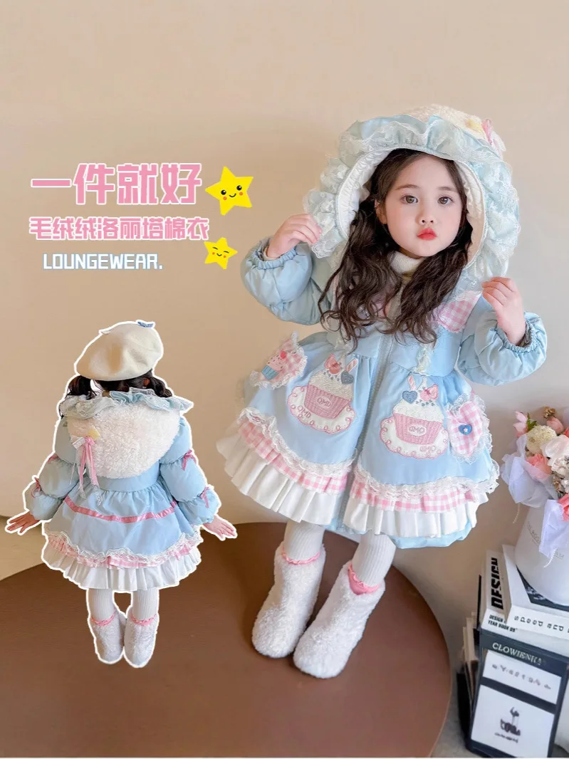 

Пуховое хлопковое пальто для девочек, зима 2025 г., новый стиль, детская одежда с героями мультфильмов, утепленное хлопковое пальто, куртка с капюшоном, хлопковое пальто Лолиты