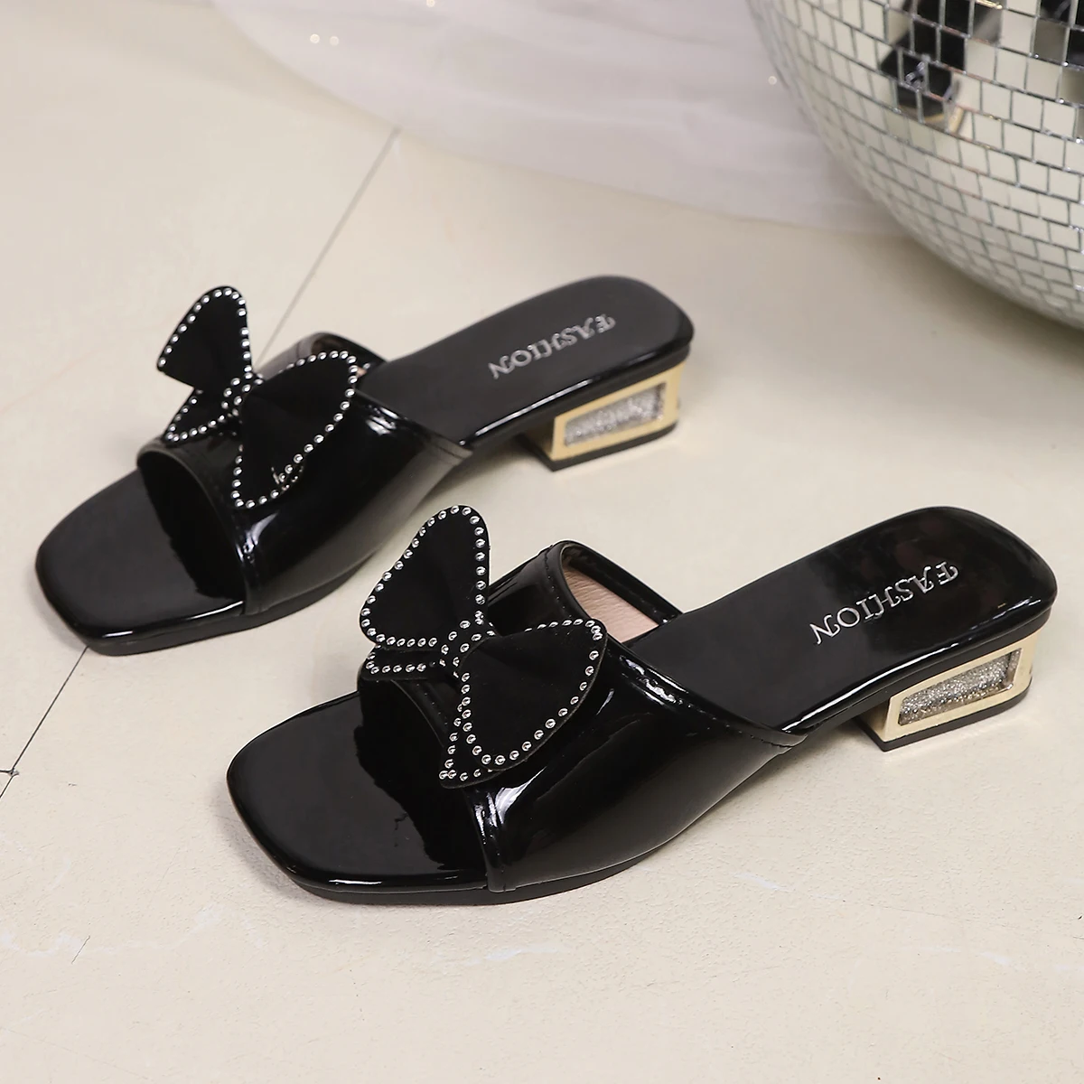 

Women's 2026 New Patent Leather Rhinestone Bow Block Heel Slides Sandals Fashion Elegant Casual Summer Shoes